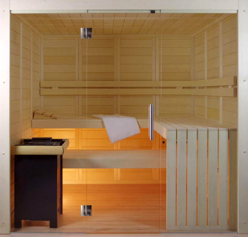 Massivholz-Sauna mit Glasfront